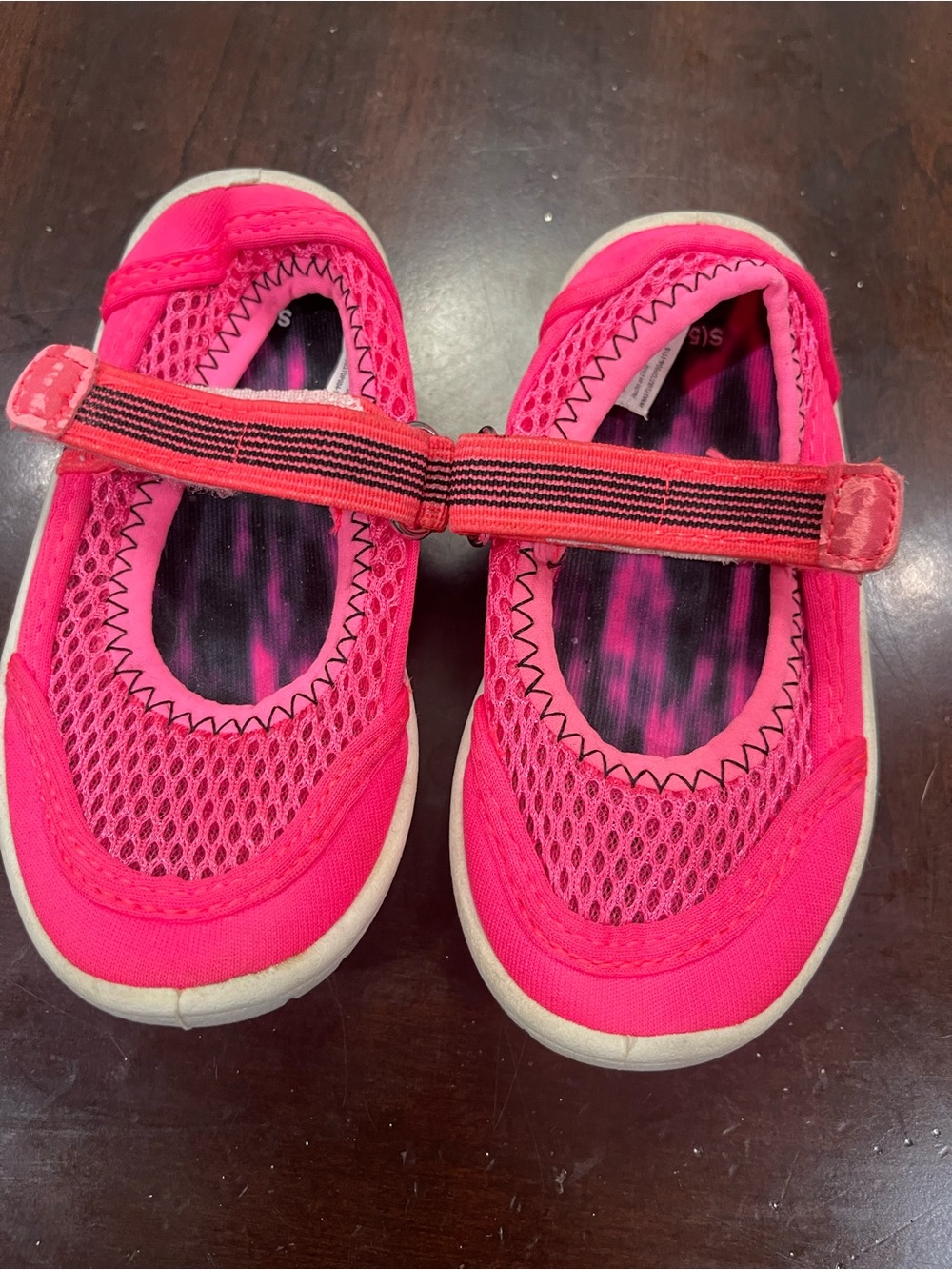 Girl's Casual Beach Shoes Color Pink Closure Hook & Loop Round Toe Shape 5/6.
